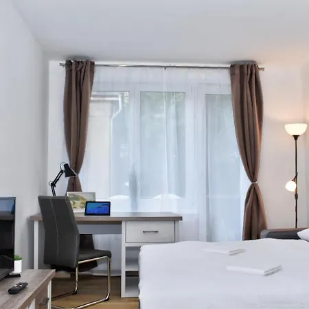 Point Apartment *